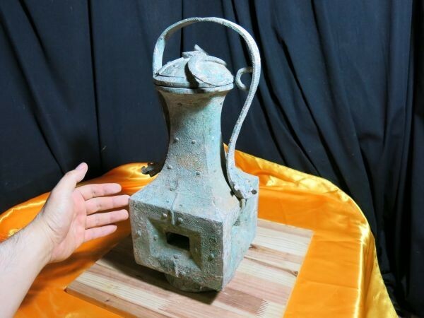 B　取っ手付き青銅器　遺跡発掘品　中国　金工