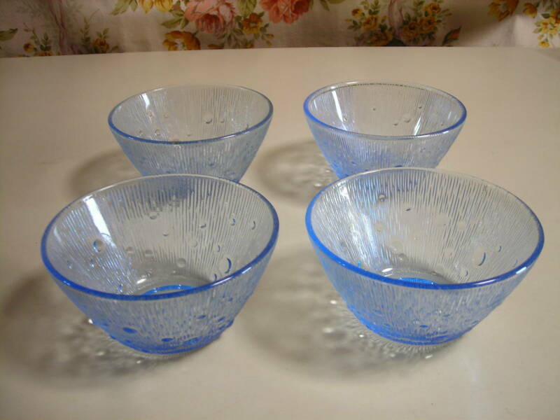 R4 01★レトロ　ガラス小鉢　可愛い！　小皿　ブルー　水玉　3客＋1客おまけ！　