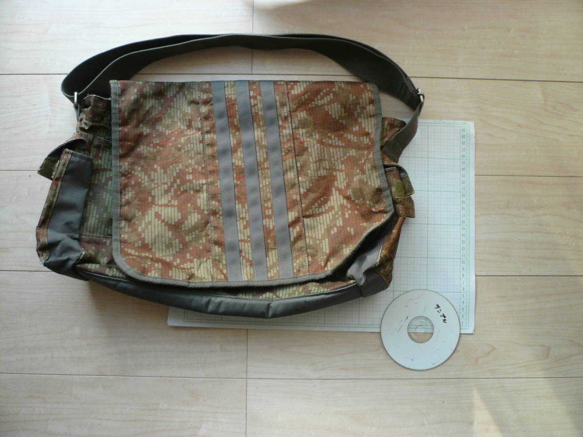 即決 アディダス adidas デジタルカモフラージュ迷彩　ショルダーバッグ 送料600円