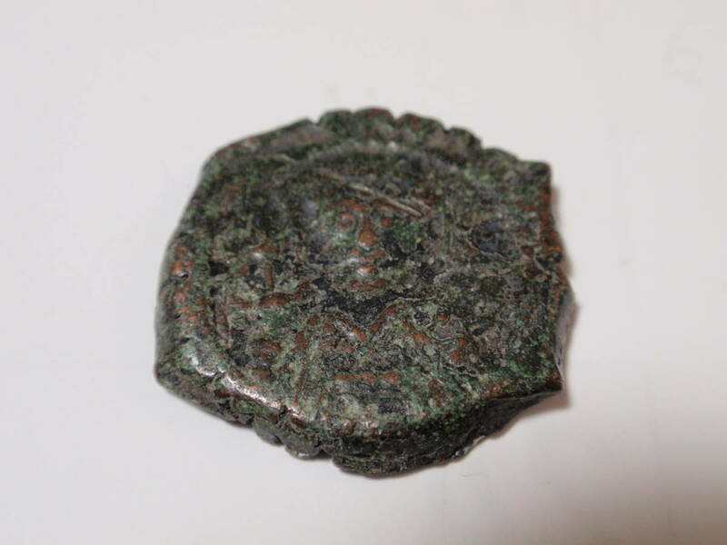 古代ビザンチンのフオリス銅貨　５～8世紀　状態：中　サイズ；大　2、4ｃｍ