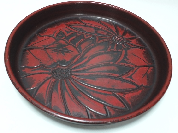 御盆 丸盆　花彫　33cm　合成漆器 トレー トレイ お盆 漆器　アンティーク　中古649