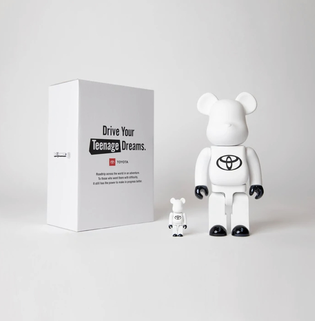 【新品】BE@RBRICK TOYOTA DRIVE YOUR TEENAGE DREAMS WHITE 100% & 400% bearbric トヨタトイオタ TOY-OTA DYTD ベアブリック MEDICOM TOY