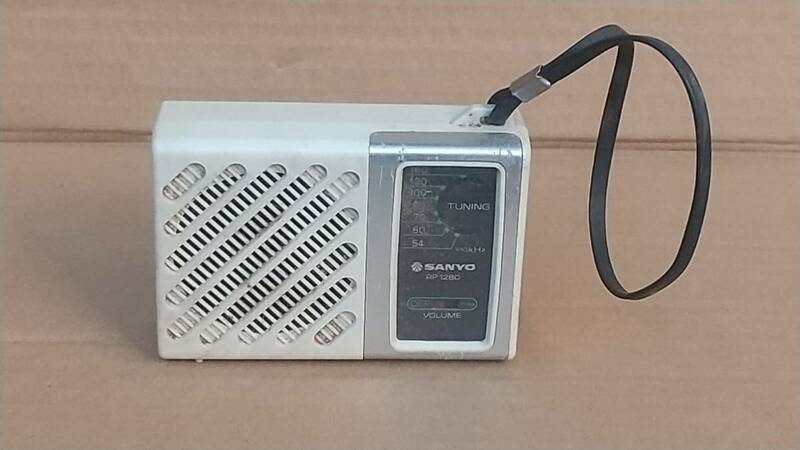 ９　昭和レトロ　SANYO　ラジオ　RP1280　ジャンク品