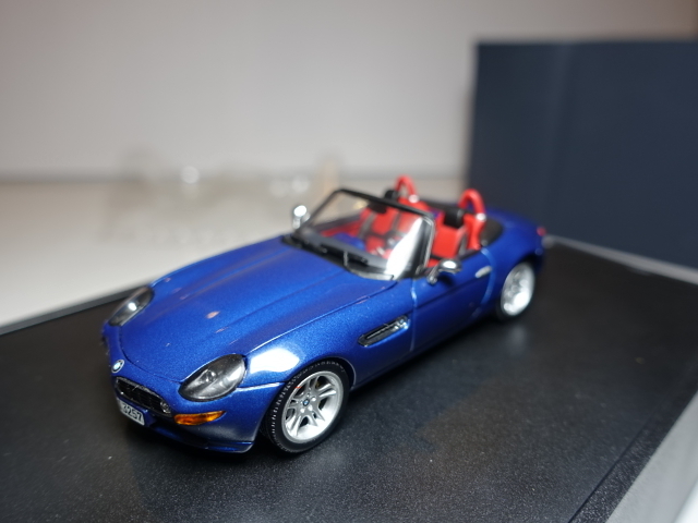 BMW　Z8　Blue 1/43　MINICHAMPS　ミニチャンプス