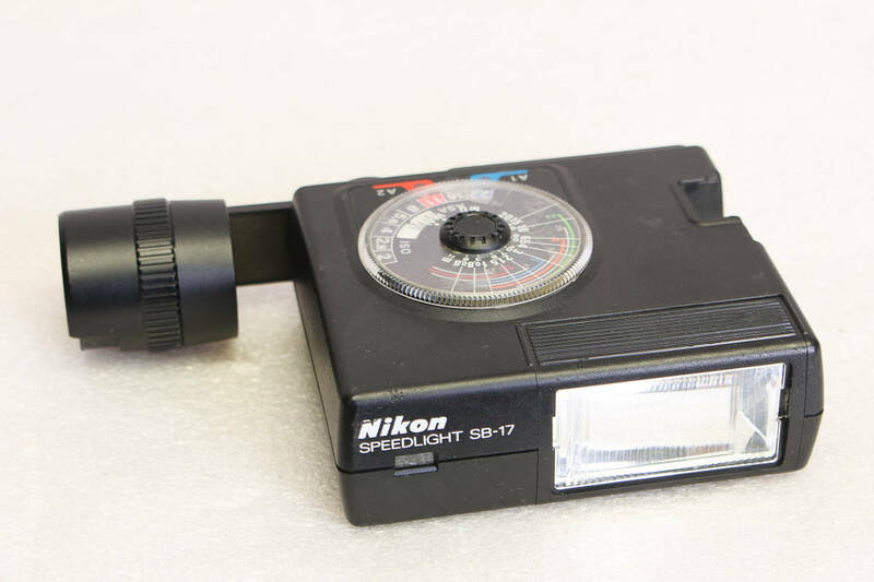 送料込み。ジャンク。ニコン Nikon SB-17 SPEED LITE 電池ボックス欠品。 管理B5