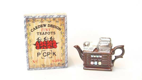 TEASHOP COUNTER（紅茶店のカウンター）CARDEW DESIGN（カーデュー デザイン） TINY TEAPOT：ティーポット型インテリア小物