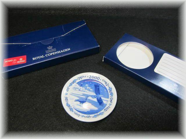 …　ロイヤルコペンハーゲン　ROYAL COPENHAGEN　ミニ イヤープレート　2000年　デンマーク製　…　　　　飾皿小皿8.5cm