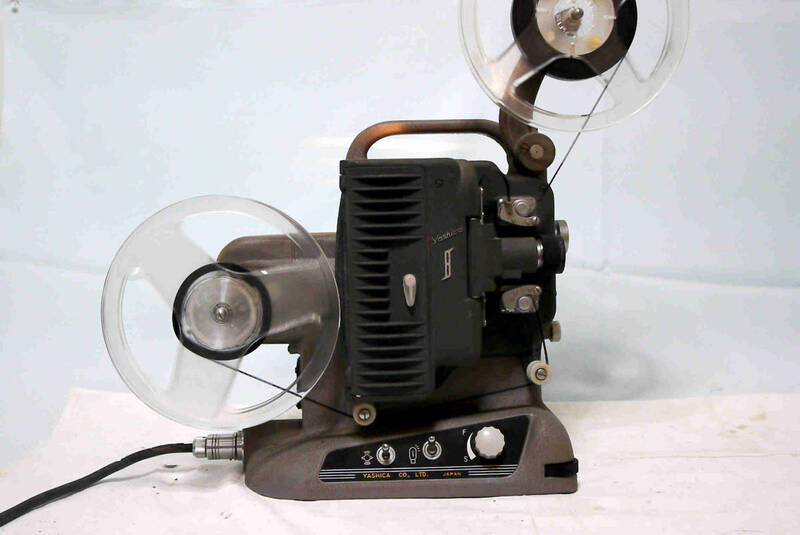 映写確認！　ヤシカ　初期レギュラー　美品８ミリ映写機　ＹＡＳＨＩＣＡ　８Ｐ　コレクションで永久保存！アンティークなインテリア！　