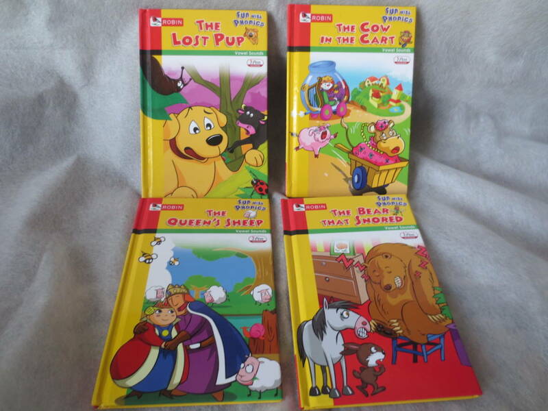 英語絵本 4冊セット 洋書 Robin books - Fun with phonics THE QUEEN'S SHEEP THE LOST PUP /THE COW IN THE CART /THE BEAR THAT SNORED