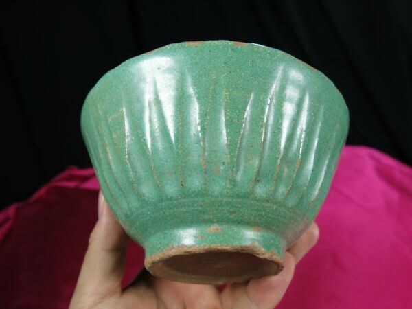 B　ビルマ緑釉連弁紋碗　陶器　磁器