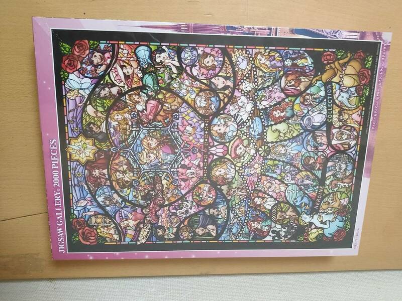 廃盤　2000ピース ジグソーパズル ディズニー&ディズニー ピクサー ヒロインコレクション ステンドグラス(73x102cm)