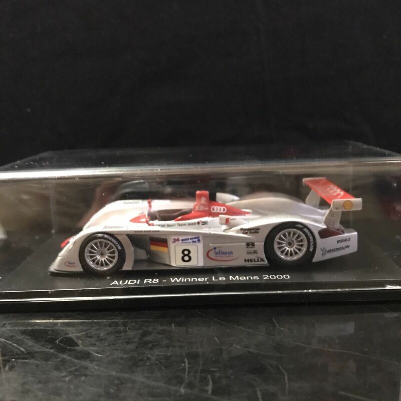 スパーク 1/43 アウディ スポーツ チーム ヨースト　R8 #8 F.ビエラ/T.クリステンセン/E.ピロ　ルマン24時間　2000 優勝　アシェット