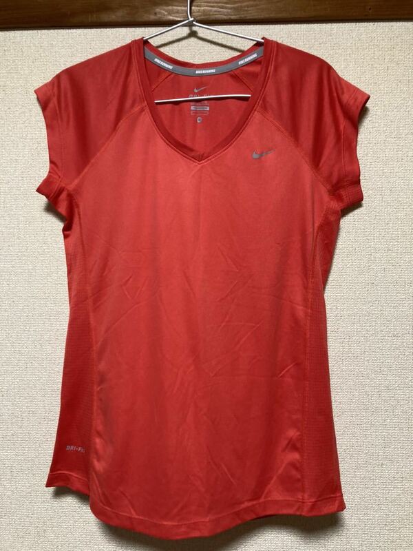ナイキNIKE DRI-FIT Vネック赤メッシュTシャツ MサイズUSED※半袖Tシャツ ・スポーツウェア ・女性用 ・レディーストップス