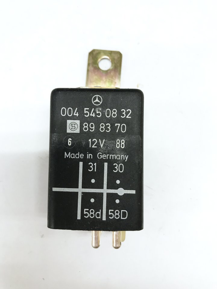 W124 イルミネーションコントロールユニット 0045450832