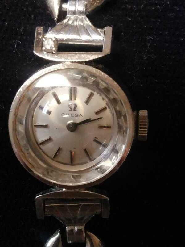 アンティークオメガ　14Ｋ無垢レディースカットガラス1pダイヤ　手巻腕時計　　ベルトWG刻印有