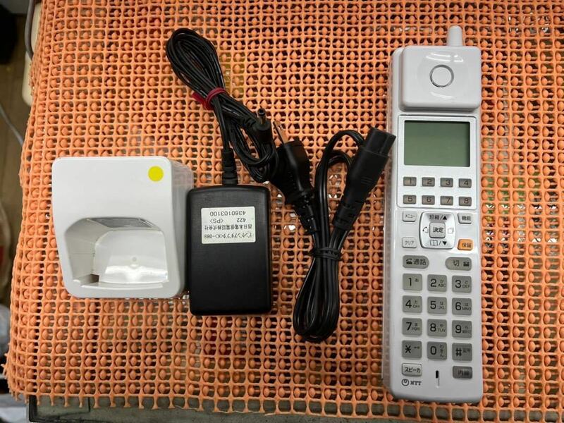 ○GW7493 NTT デジタルコードレス電話機 ビジネスフォン A1-DECL-PS（1）（W）18年製○