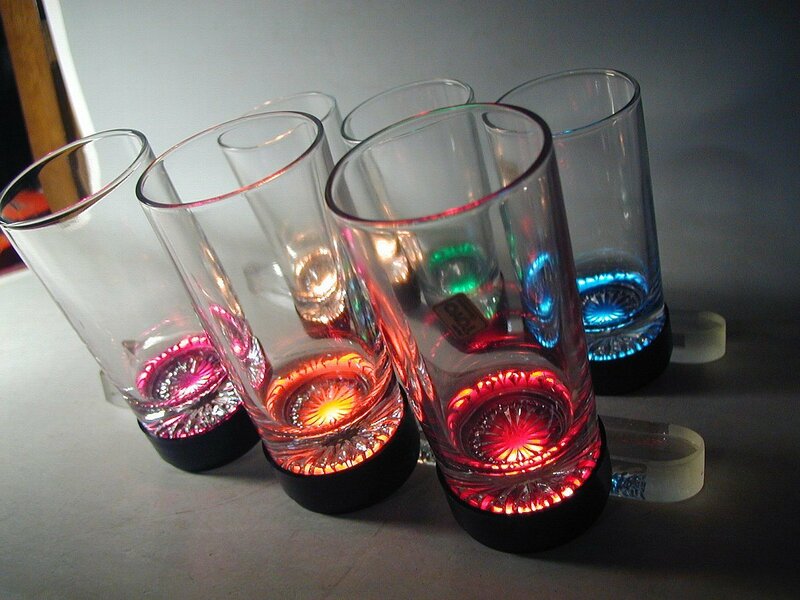 ^^ 昭和レトロ　光るグラス　ライトグラス　6色 セット　// 東洋光器　水割りグラス　タンブラー　パーティグッズ　スナック　ユニーク