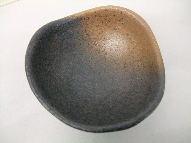 日本製　美濃焼　　黒備前三つ足　小鉢　10.5㎝　　モダンかつかっこいい小鉢です