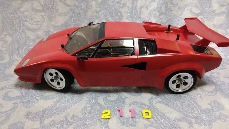 2110 タミヤ模型ラジコンランボルギーニカウンタック赤色系シャフトドライブ4WD イタリアジャンク　モーターつき