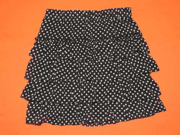 新品☆☆シフォン素材４段フリルの水玉プリント黒スカート☆Ｍサイズ