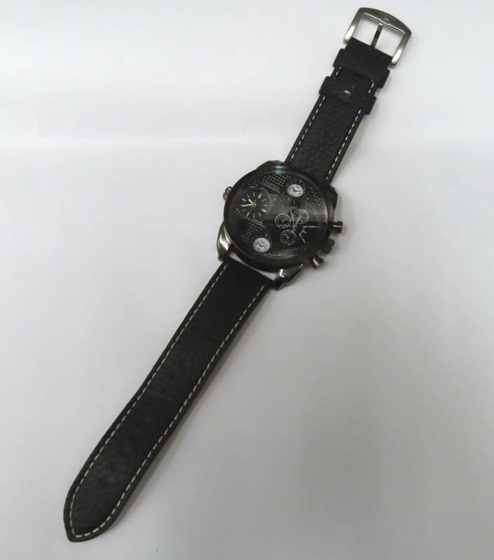 #58908 Oulm クオーツ 9316 デュアルタイムゾーン ブラック メンズ ウォッチ 腕時計 