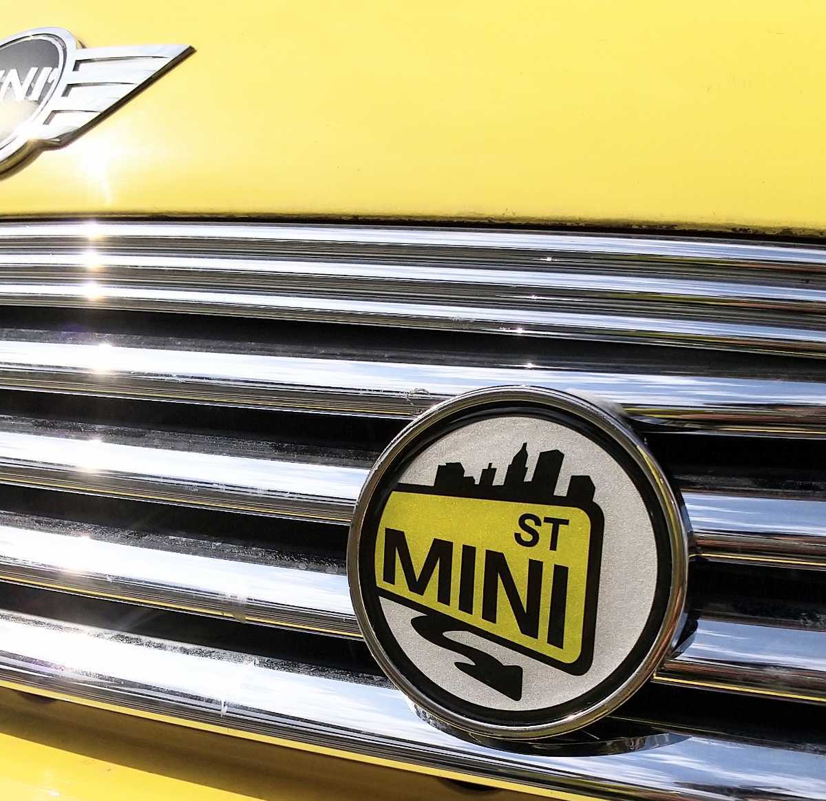 MINI グリルバッジ ミニストリート デカール