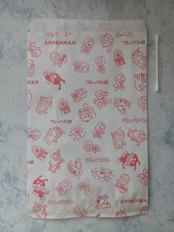 アンパンマン小25枚プレゼント紙袋(小22,5㎝×15,6㎝)マチ無・新品送料込