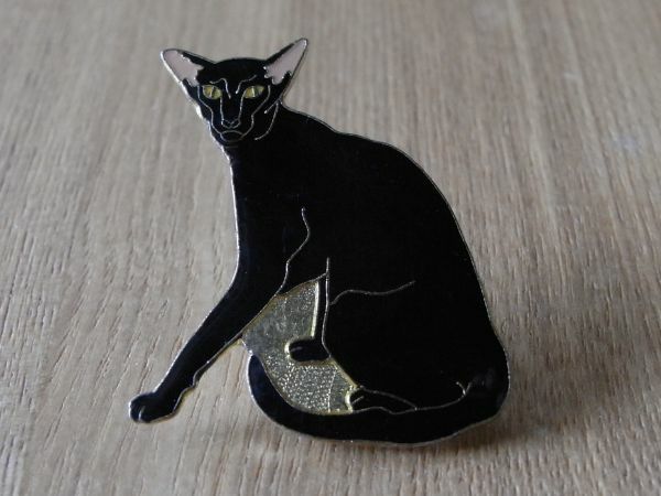 古い ブローチ : 【ピンを留める箇所が破損しています】黒猫 猫 動物 キャット キャッツ ピンズ ピンバッジ #00