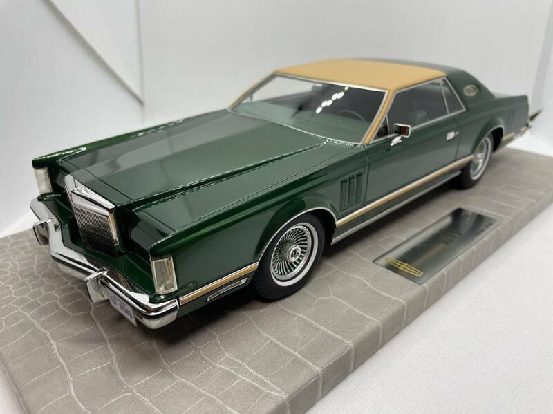 AMC 1/18 リンカーン Continental Mark V 1979 Givenchy Edition Green J01-5-002