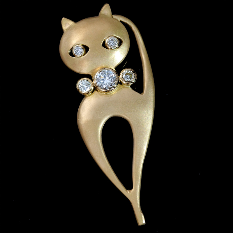 F0351【CAT】猫好きなあなたに！ 美しい天然大粒ダイヤモンド０．６９ct 最高級18金無垢ペンダントトップ
