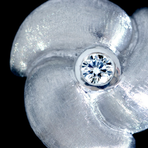 B6845【NANIS】ナニス 天然絶品ダイヤモンド０．３５１ct 最高級18KWG無垢イタリア製イヤリング