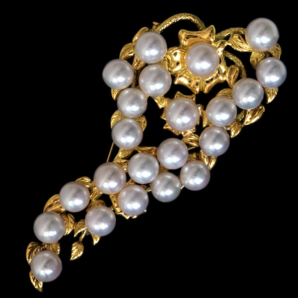 A6868 美しいアコヤ真珠８．０～７．０mm 最高級18金無垢ビックブローチ 重さ31.0g 幅77.8×39.0mm 新品