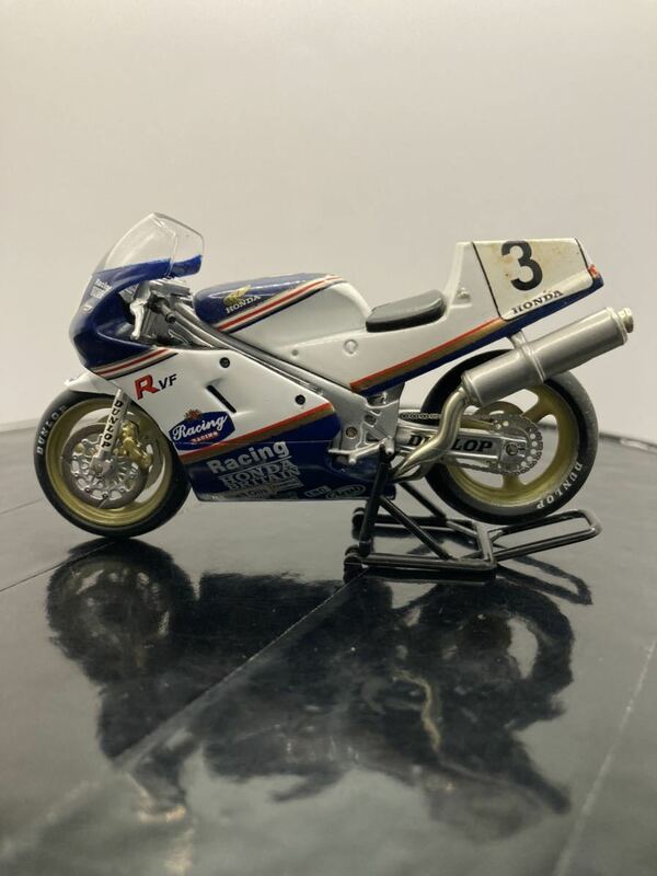 IXO 1/24スケール　バイクコレクション　HONDA 1985年型RVF750 ジョイダンロップ車