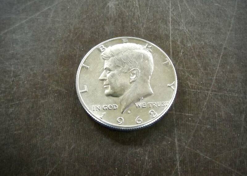 1968年 D刻印　ケネディ50セント銀貨　送料無料（13821）シルバー400　USA 貨幣　ハーフダラー アメリカ 硬貨