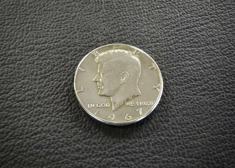 1967年 ケネディ50セント銀貨　送料無料（13940）シルバー400　USA 貨幣　ハーフダラー アメリカ 硬貨