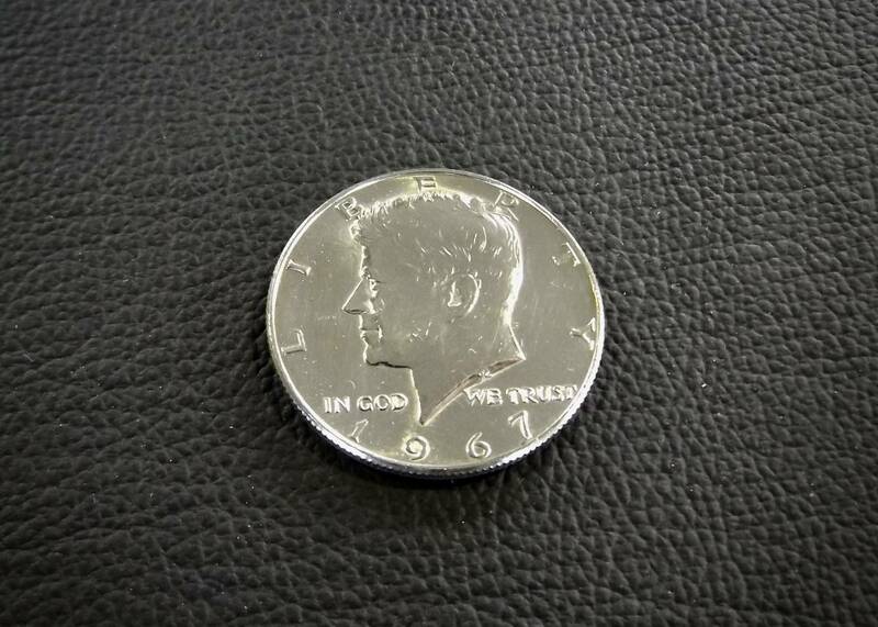1967年 ケネディ50セント銀貨　送料無料（13952）シルバー400　USA 貨幣　ハーフダラー アメリカ 硬貨