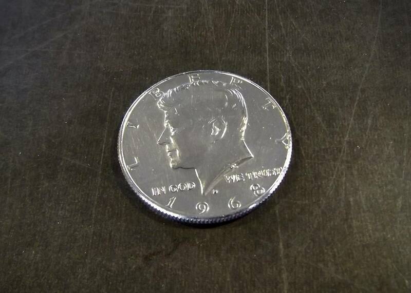 1968年 D刻印　ケネディ50セント銀貨　送料無料（13965）シルバー400　USA 貨幣　ハーフダラー アメリカ 硬貨