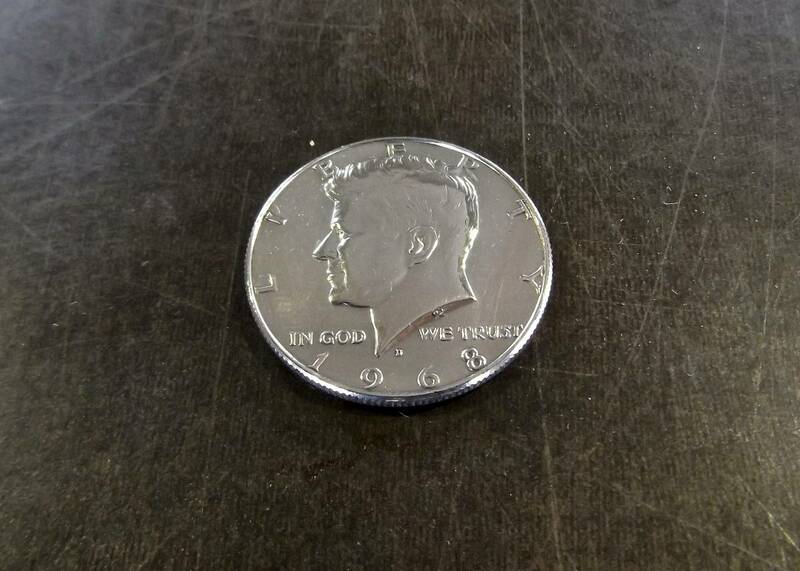 1968年 D刻印　ケネディ50セント銀貨　送料無料（13982）シルバー400　USA 貨幣　ハーフダラー アメリカ 硬貨