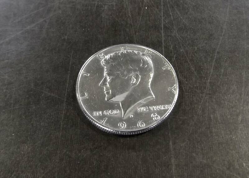 1968年 D刻印　ケネディ50セント銀貨　送料無料（13991）シルバー400　USA 貨幣　ハーフダラー アメリカ 硬貨