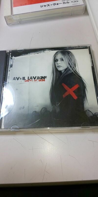 【CD】 Avril Lavigne / UNDER MY SKIN アヴィリル・ラヴィーン 裏ジャケットなし