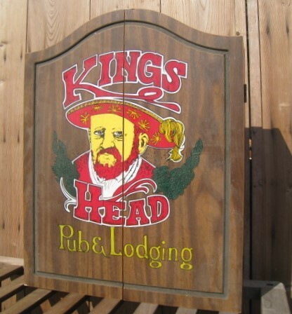 14N2.17-6 KINGS HEAD Pub&Lodging 木製ボックスケース 壁掛け ゲーム・ダーツ　収納　インテリア　飾り
