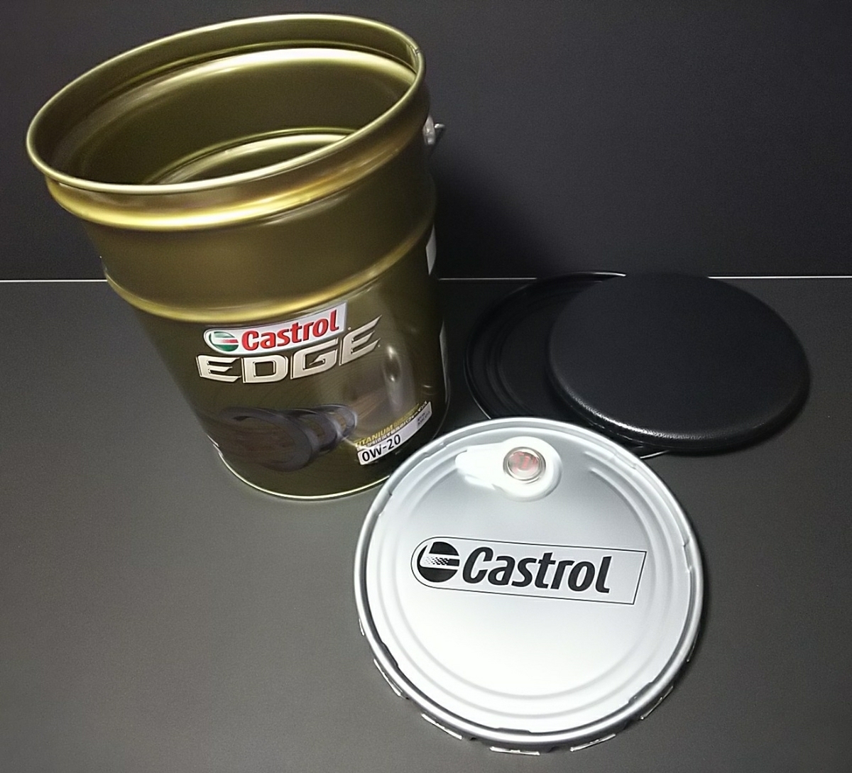 未使用！ カストロール エッジ ペール缶 イス 椅子 Castrol EDGE オイル缶 クッション 蓋付き 収納 小物入れ 