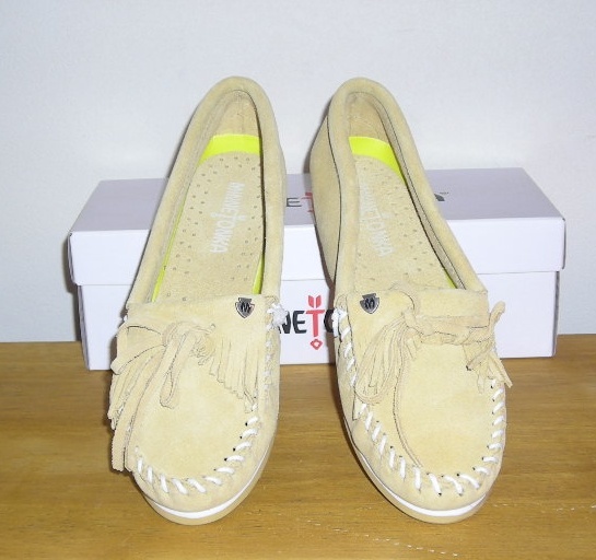 新品☆ミネトンカのスエード本革製のモカシン☆レモン色☆US7☆24.0㎝