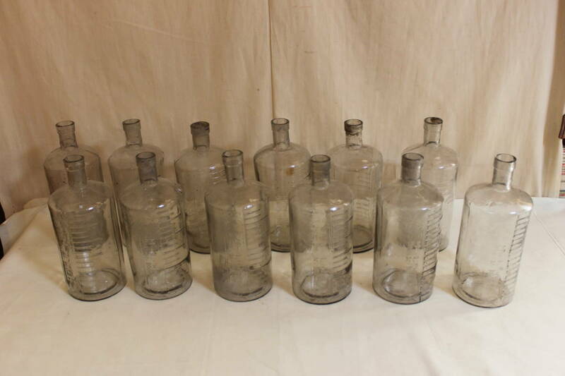 ●古い病院のガラス瓶 小瓶 12個 まとめて 気泡たっぷり/ 保存瓶 医薬瓶 医療瓶 歯医者 薬瓶 洋館 古道具 古い 昔
