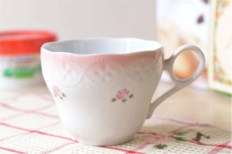新作　マニー ローズ　ラ・プティ・ロザリエシリーズ　ティーカップ　コーヒーカップ　浮き彫り　陶器 日本製　新品