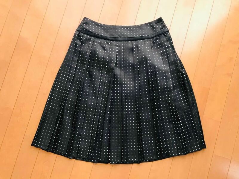 Macintoshphilosophyブラックドットプリーツスカート36(s相当)美品　春夏/艶感/マッキントッシュ
