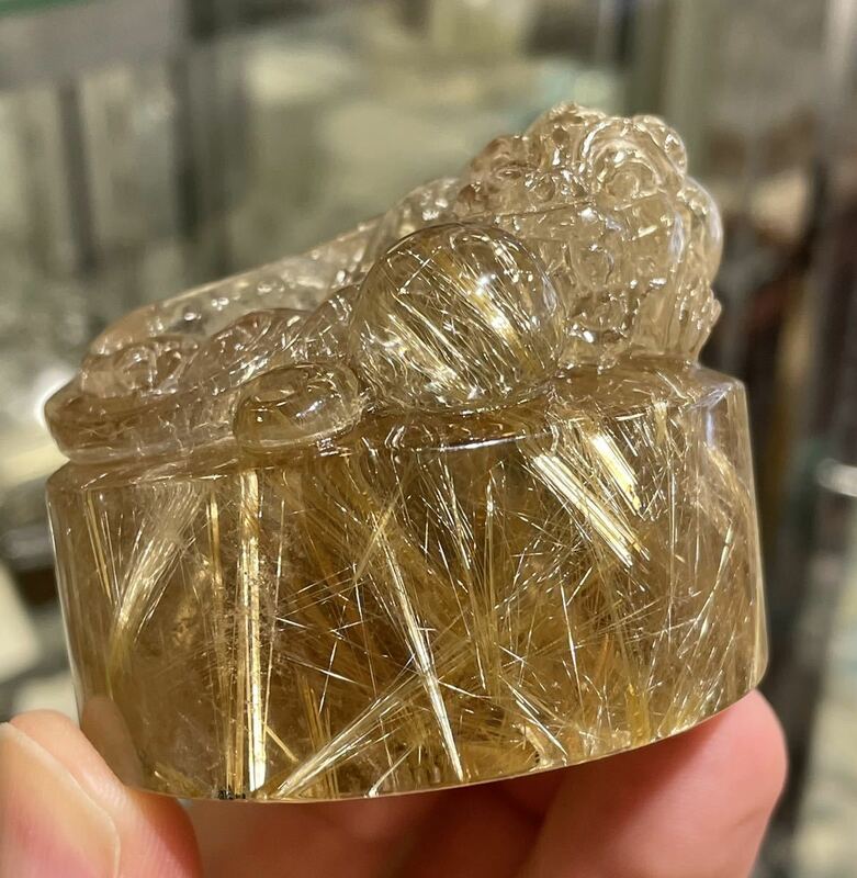 特選　究極の逸品　最高品質ゴールドタイチンルチル水晶　貔貅　ヒキュウ　置物