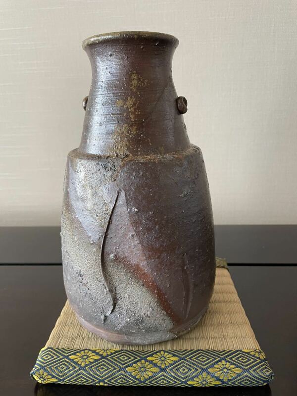 人間国宝　金重陶陽　花入　高さ：22.5cm