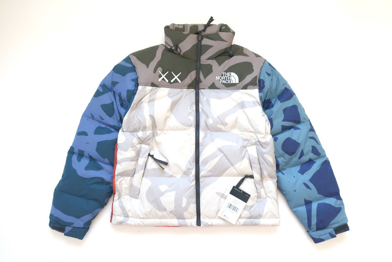 (M)KAWS x The North Face Retro 1996 Nuptse JacketカウズノースフェイスヌプシダウンジャケットMoonlight Ivory Nuptse Print