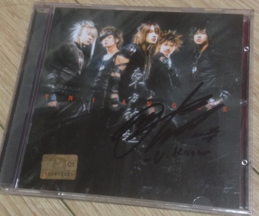 ◆東方神起 1集 『Tri-Angle』 ユノユンホ 直筆サイン入りCD◆韓国